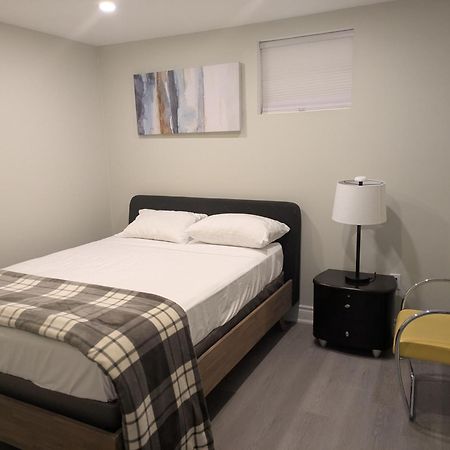 Stunning Furnished 2Bedroom/2Washroom Apartment แบรมพ์ตัน ภายนอก รูปภาพ