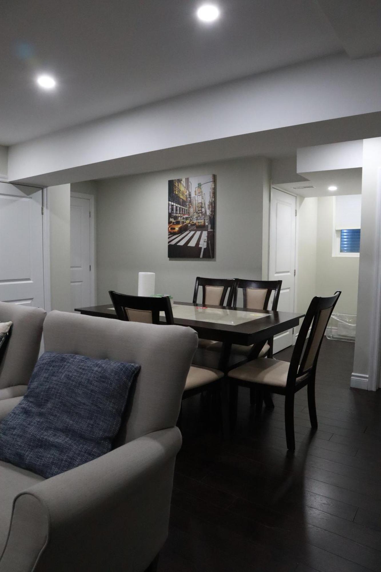 Stunning Furnished 2Bedroom/2Washroom Apartment แบรมพ์ตัน ภายนอก รูปภาพ