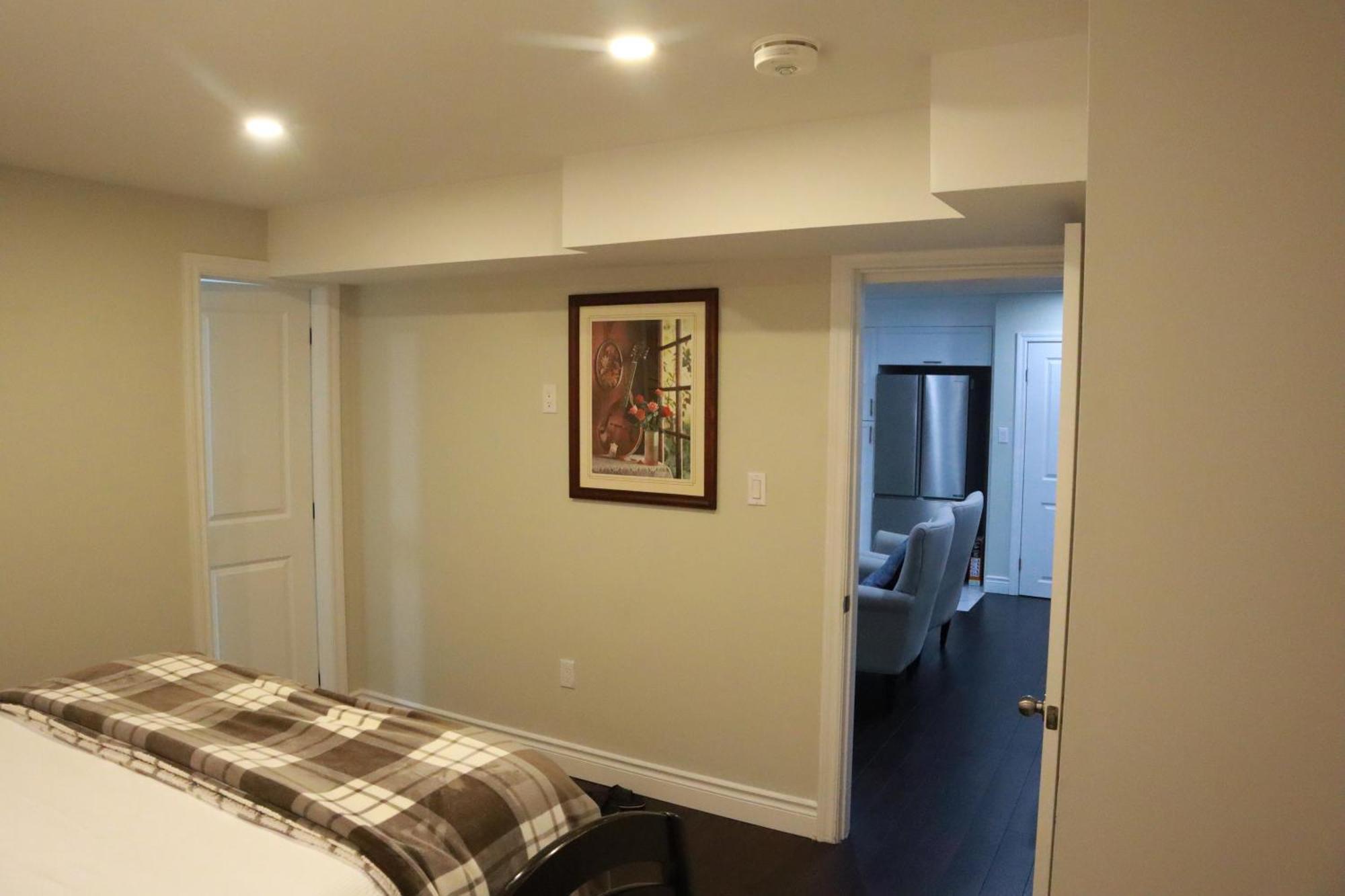 Stunning Furnished 2Bedroom/2Washroom Apartment แบรมพ์ตัน ภายนอก รูปภาพ