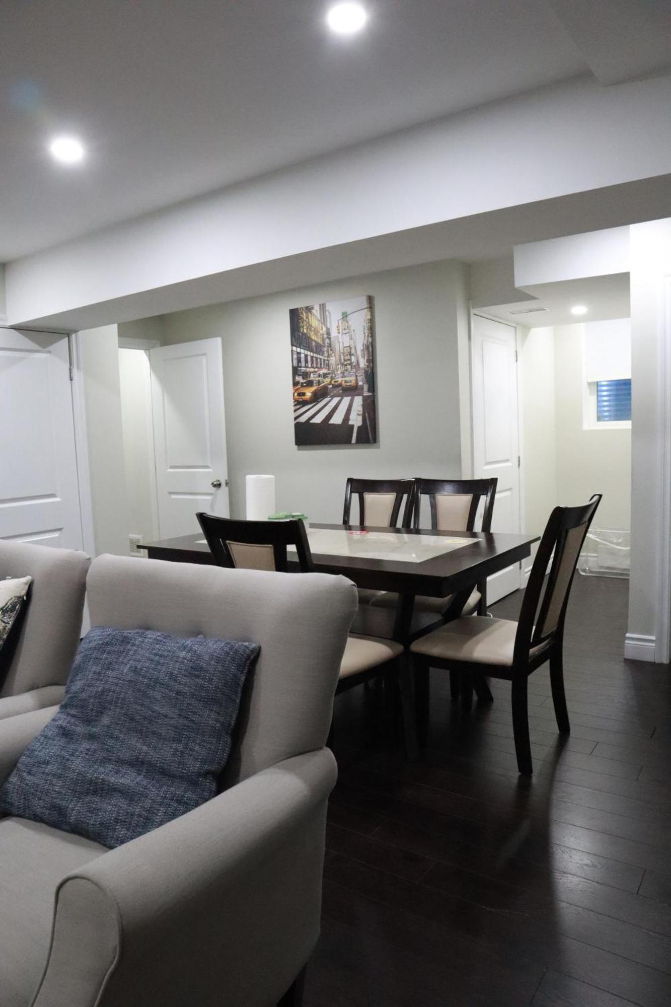 Stunning Furnished 2Bedroom/2Washroom Apartment แบรมพ์ตัน ภายนอก รูปภาพ