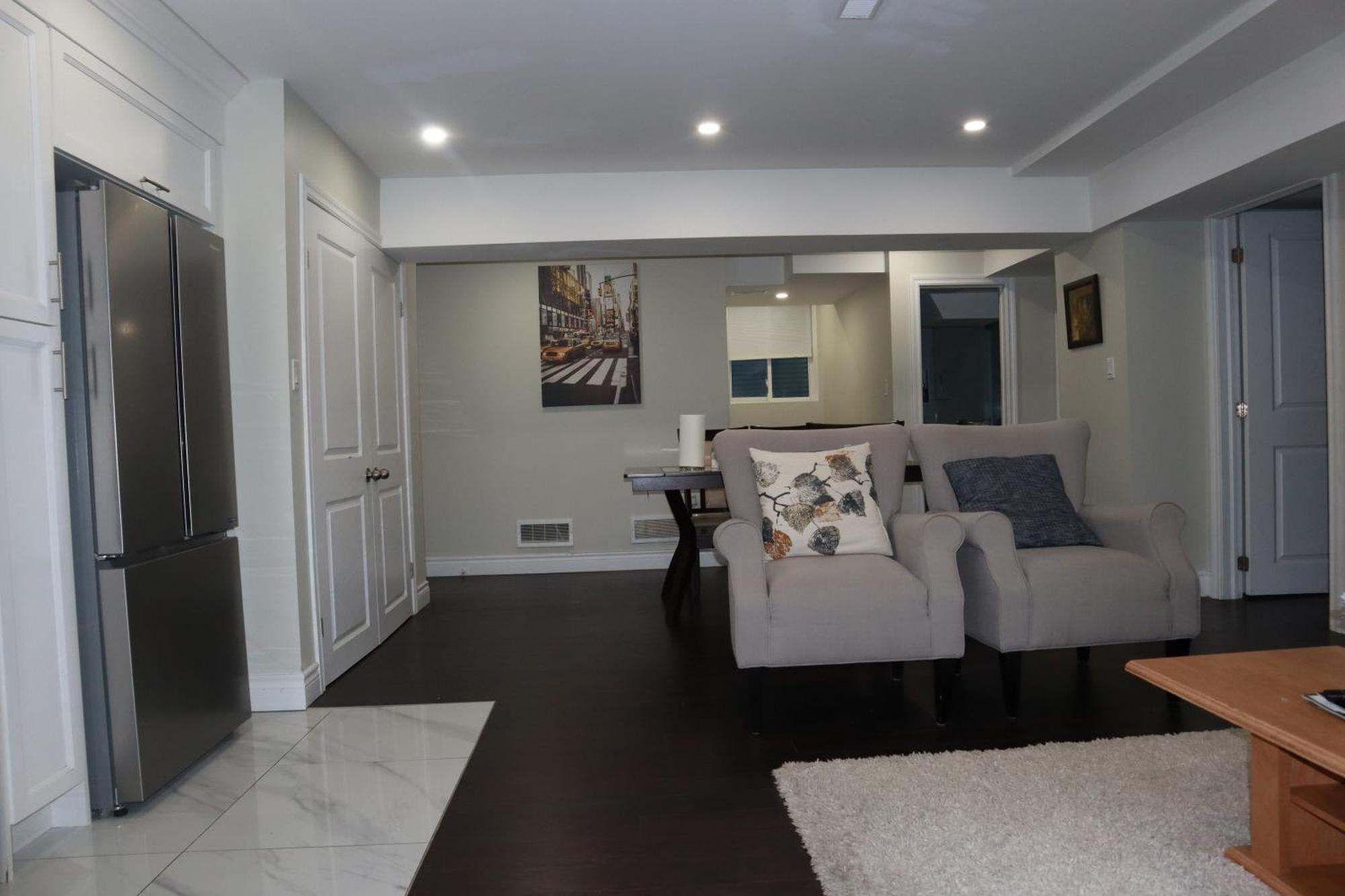 Stunning Furnished 2Bedroom/2Washroom Apartment แบรมพ์ตัน ภายนอก รูปภาพ