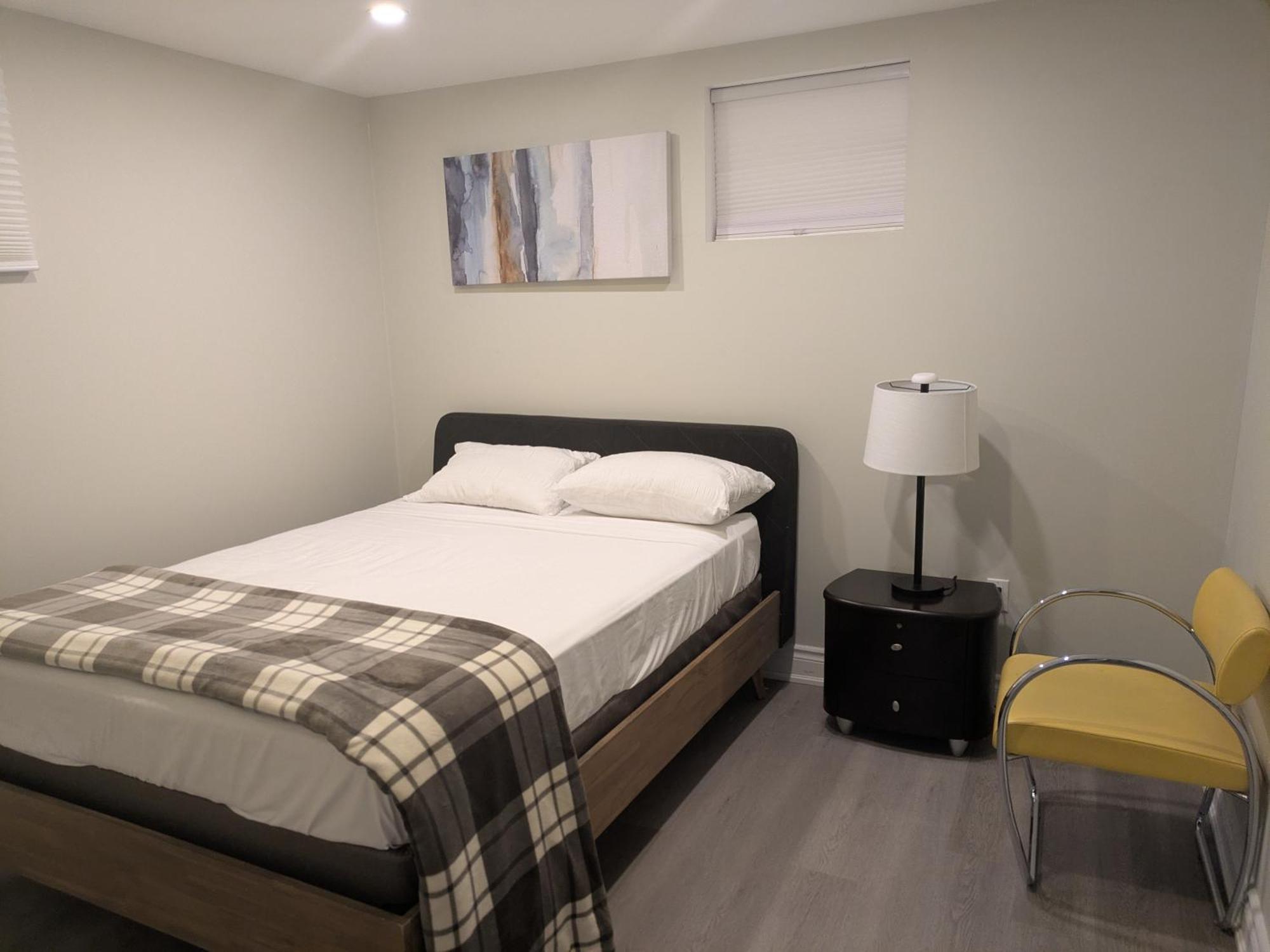 Stunning Furnished 2Bedroom/2Washroom Apartment แบรมพ์ตัน ภายนอก รูปภาพ